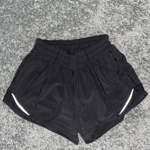 LULULEMON BLACK HOTTY HOTS 4”